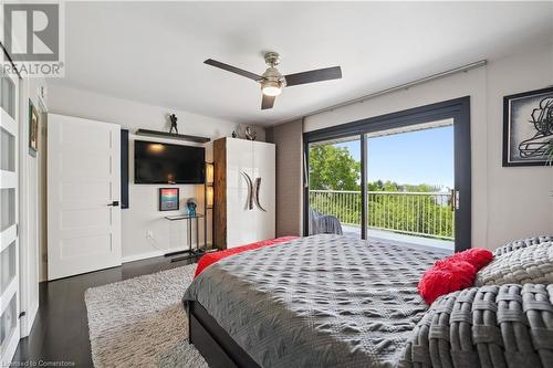 33 Leslie Drive, Stoney Creek, ON - Indoor Photo Showing Bedroom