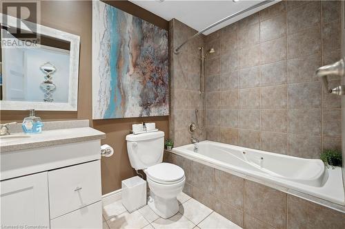 33 Leslie Drive, Stoney Creek, ON - Indoor Photo Showing Bathroom