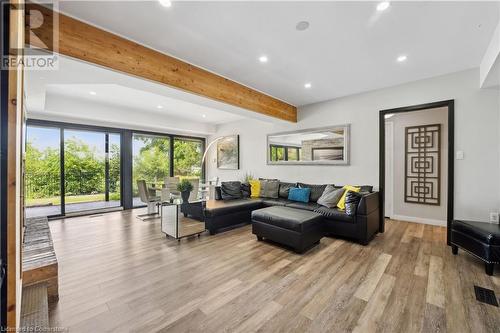 33 Leslie Drive, Stoney Creek, ON - Indoor Photo Showing Living Room