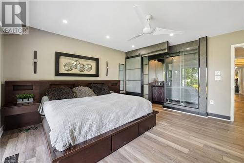 33 Leslie Drive, Stoney Creek, ON - Indoor Photo Showing Bedroom