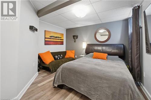 33 Leslie Drive, Stoney Creek, ON - Indoor Photo Showing Bedroom