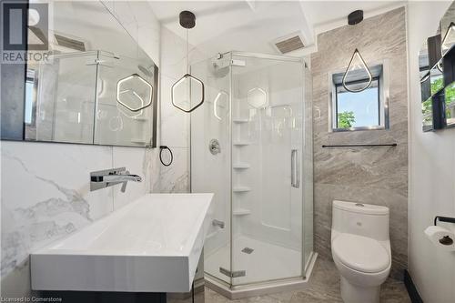 33 Leslie Drive, Stoney Creek, ON - Indoor Photo Showing Bathroom