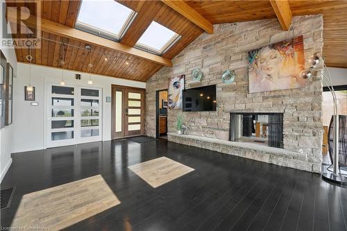 33 Leslie Drive, Stoney Creek, ON - Indoor With Fireplace