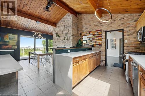 33 Leslie Drive, Stoney Creek, ON - Indoor Photo Showing Kitchen