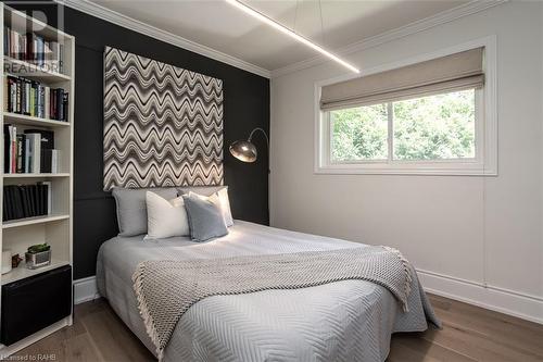 483 Walnut Crescent, Burlington, ON - Indoor Photo Showing Bedroom