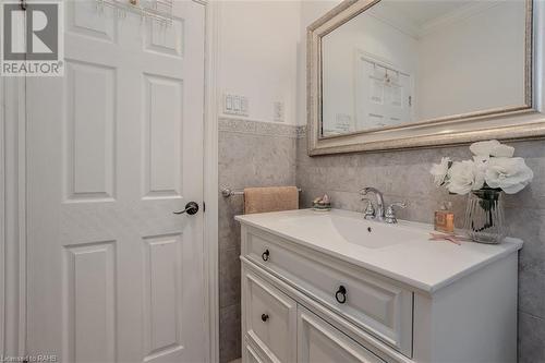 483 Walnut Crescent, Burlington, ON - Indoor Photo Showing Bathroom