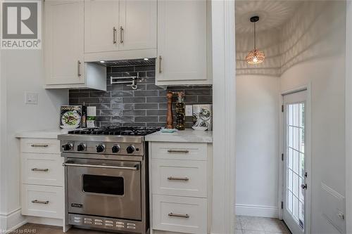 483 Walnut Crescent, Burlington, ON - Indoor Photo Showing Kitchen With Upgraded Kitchen