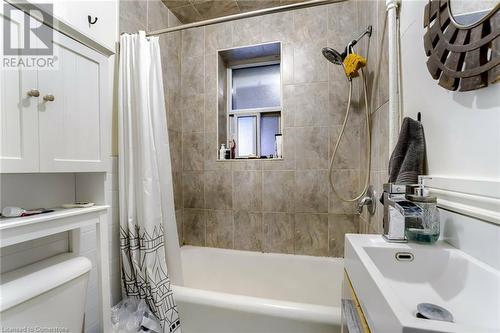 2 Vineland Avenue Unit# 9, Hamilton, ON - Indoor Photo Showing Bathroom