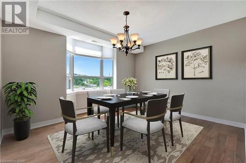 8 Village Green Unit# 611, Stoney Creek, ON - Indoor Photo Showing Dining Room