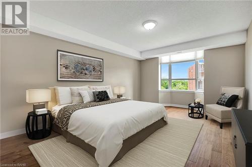 8 Village Green Unit# 611, Stoney Creek, ON - Indoor Photo Showing Bedroom