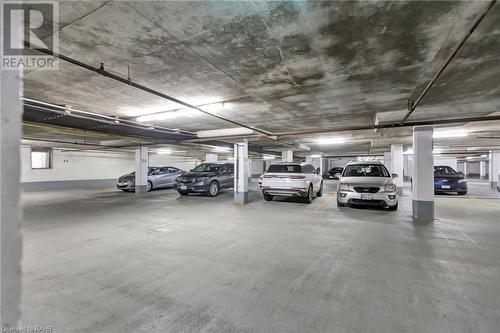 8 Village Green Unit# 611, Stoney Creek, ON - Indoor Photo Showing Garage