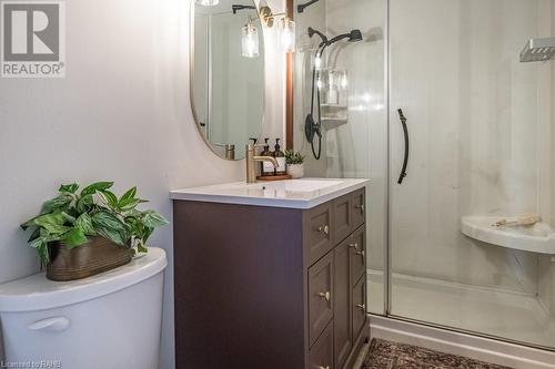 136 East 35Th Street, Hamilton, ON - Indoor Photo Showing Bathroom