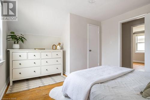 136 East 35Th Street, Hamilton, ON - Indoor Photo Showing Bedroom