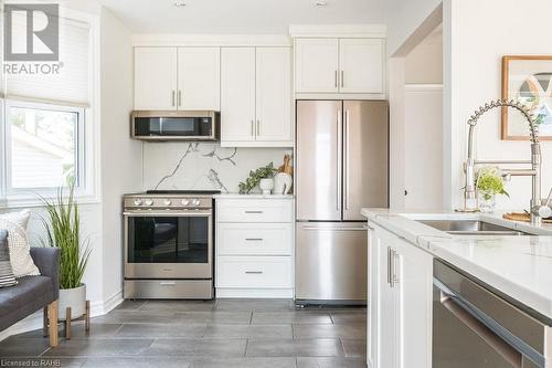 136 East 35Th Street, Hamilton, ON - Indoor Photo Showing Kitchen With Double Sink With Upgraded Kitchen