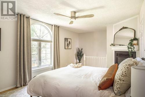 136 East 35Th Street, Hamilton, ON - Indoor Photo Showing Bedroom