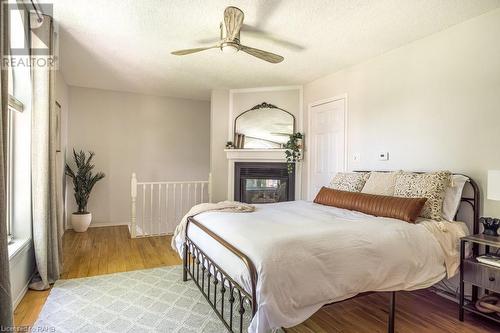 136 East 35Th Street, Hamilton, ON - Indoor Photo Showing Bedroom