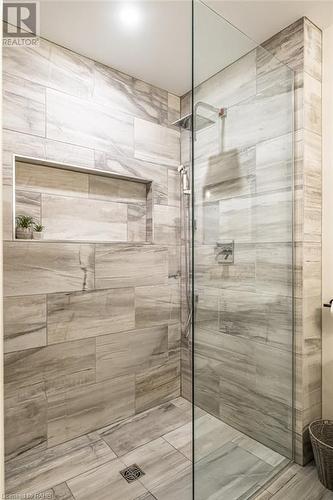 136 East 35Th Street, Hamilton, ON - Indoor Photo Showing Bathroom