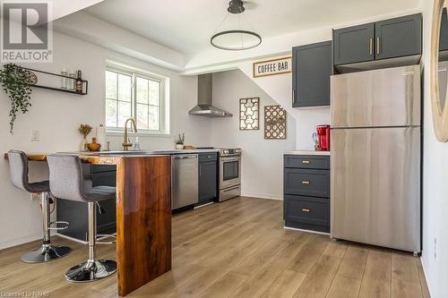 136 East 35Th Street, Hamilton, ON - Indoor Photo Showing Kitchen