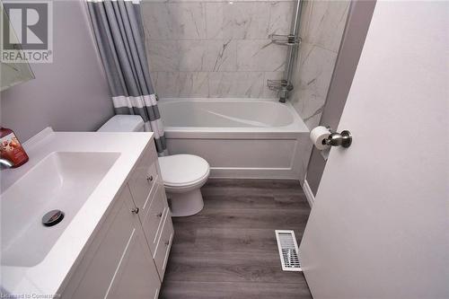 153 Limeridge Road W Unit# 8, Hamilton, ON - Indoor Photo Showing Bathroom