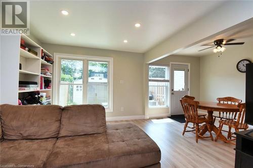 153 Limeridge Road W Unit# 8, Hamilton, ON - Indoor Photo Showing Living Room