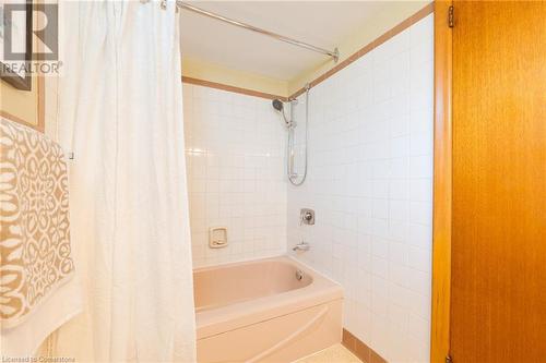 185 Nugent Drive, Hamilton, ON - Indoor Photo Showing Bathroom