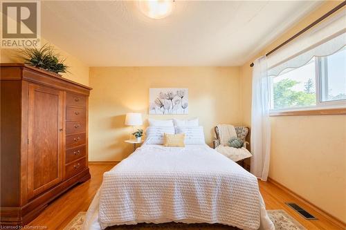 Versatile secondary bedroom - 185 Nugent Drive, Hamilton, ON - Indoor Photo Showing Bedroom