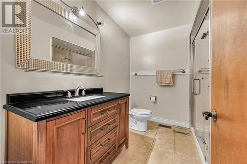 110 Guildwood Drive, Hamilton, ON - Indoor Photo Showing Bathroom