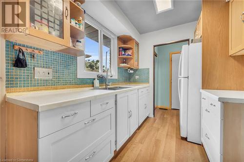 110 Guildwood Drive, Hamilton, ON - Indoor Photo Showing Kitchen