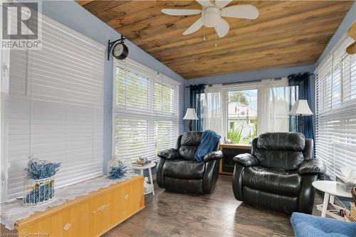 6 Semmens Street, Nanticoke, ON - Indoor Photo Showing Living Room