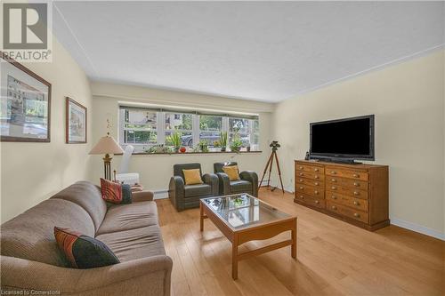 1377 Lakeshore Road Unit# 108, Burlington, ON - Indoor Photo Showing Living Room