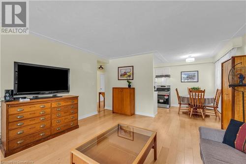 1377 Lakeshore Road Unit# 108, Burlington, ON - Indoor Photo Showing Living Room