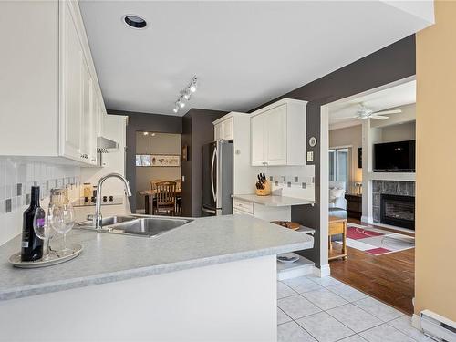 104-566 Stewart Ave, Nanaimo, BC - Indoor Photo Showing Kitchen With Double Sink With Upgraded Kitchen