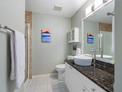 104-566 Stewart Ave, Nanaimo, BC - Indoor Photo Showing Bathroom