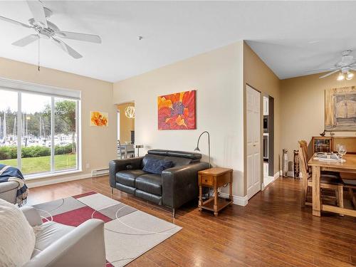 104-566 Stewart Ave, Nanaimo, BC - Indoor Photo Showing Living Room