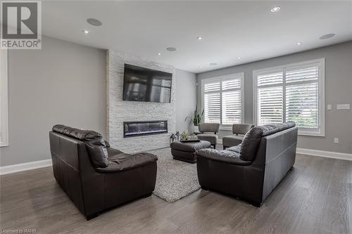 474 Dewitt Road, Stoney Creek, ON - Indoor Photo Showing Living Room With Fireplace