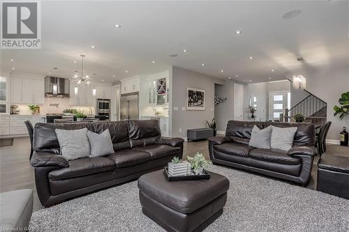 474 Dewitt Road, Stoney Creek, ON - Indoor Photo Showing Living Room