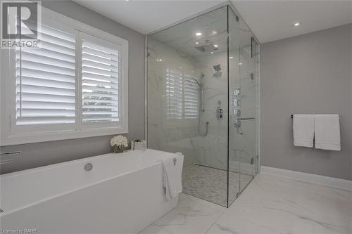 474 Dewitt Road, Stoney Creek, ON - Indoor Photo Showing Bathroom