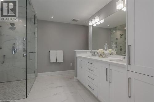 474 Dewitt Road, Stoney Creek, ON - Indoor Photo Showing Bathroom