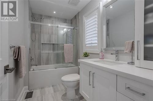 Ensuite bathroom - 474 Dewitt Road, Stoney Creek, ON - Indoor Photo Showing Bathroom