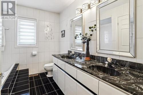 70 Glen Cannon Drive, Hamilton, ON - Indoor Photo Showing Bathroom