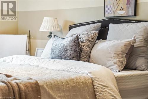 70 Glen Cannon Drive, Hamilton, ON - Indoor Photo Showing Bedroom