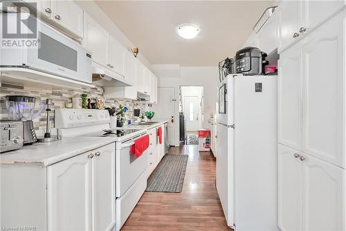 17 Albemarle Street, Hamilton, ON - Indoor Photo Showing Kitchen