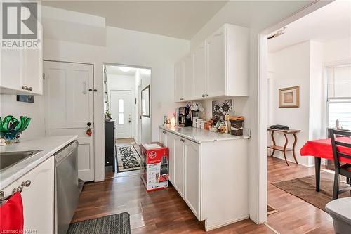 17 Albemarle Street, Hamilton, ON - Indoor Photo Showing Kitchen