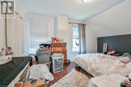 17 Albemarle Street, Hamilton, ON - Indoor Photo Showing Bedroom