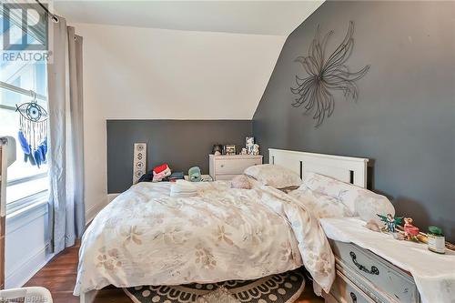 17 Albemarle Street, Hamilton, ON - Indoor Photo Showing Bedroom