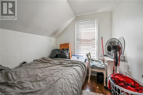 17 Albemarle Street, Hamilton, ON - Indoor Photo Showing Bedroom