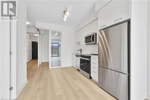 385 Winston Road Unit# 201, Grimsby, ON - Indoor Photo Showing Kitchen