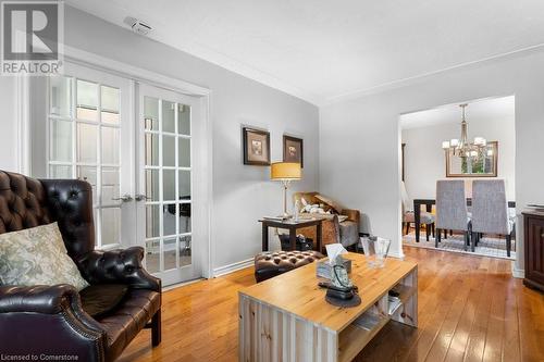 61 Napoli Drive, Hamilton, ON - Indoor Photo Showing Living Room