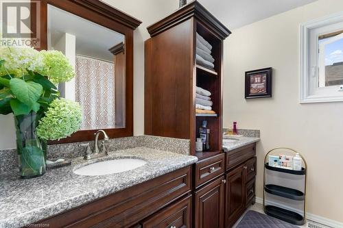 61 Napoli Drive, Hamilton, ON - Indoor Photo Showing Bathroom