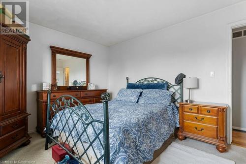 61 Napoli Drive, Hamilton, ON - Indoor Photo Showing Bedroom